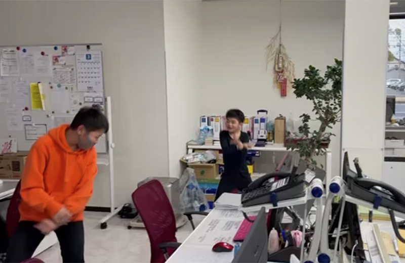 休日の会社風景